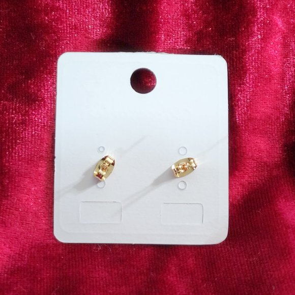 Golden color  Earring. condition new - Picture 2 of 3